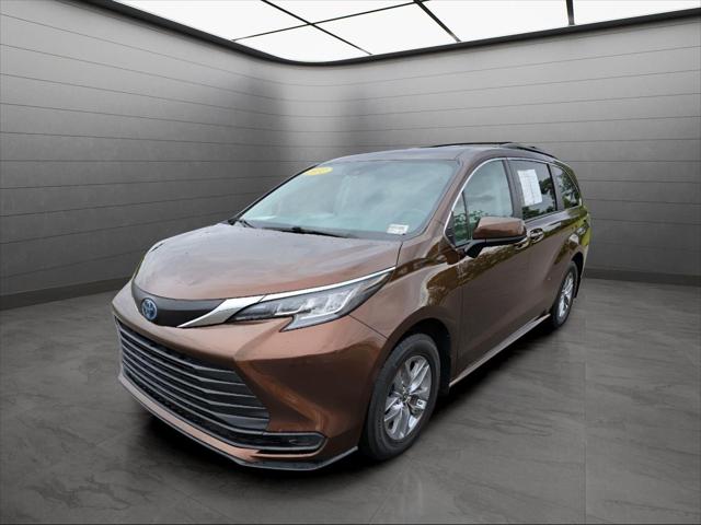 2022 Toyota Sienna LE 2022 Toyota Sienna LE