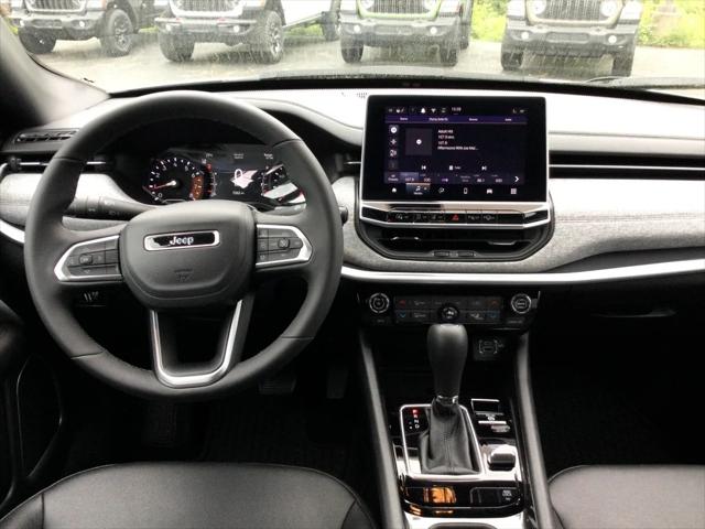 2024 Jeep Compass Latitude Lux FWD