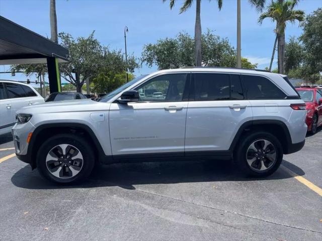 2023 Jeep Grand Cherokee Base