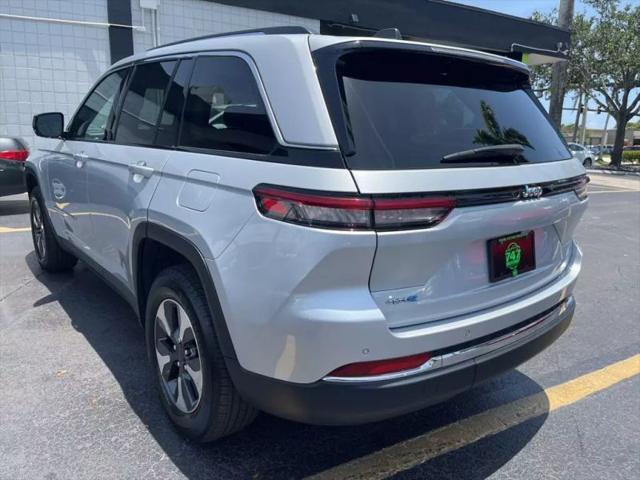 2023 Jeep Grand Cherokee Base