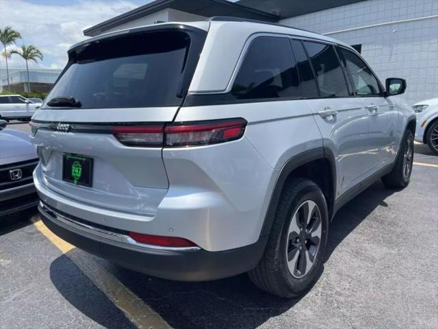 2023 Jeep Grand Cherokee Base