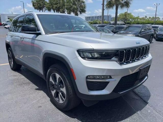 2023 Jeep Grand Cherokee Base