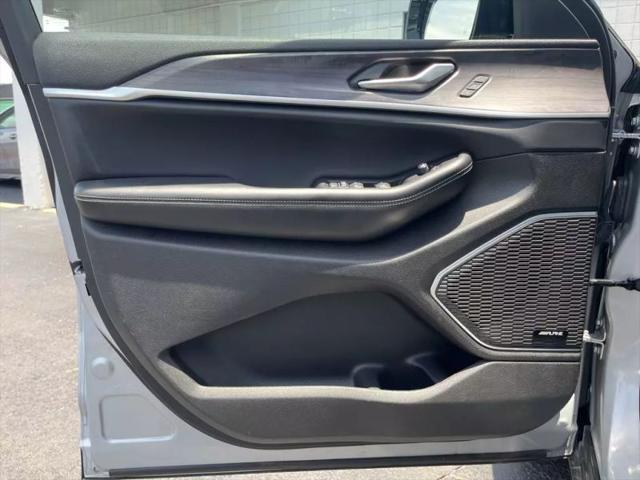 2023 Jeep Grand Cherokee Base