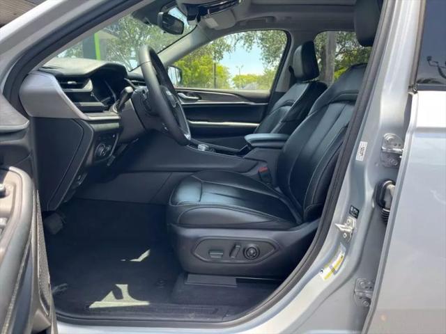 2023 Jeep Grand Cherokee Base