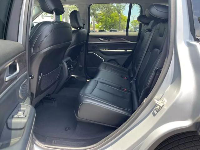 2023 Jeep Grand Cherokee Base