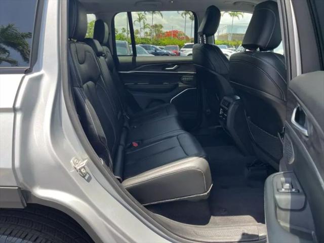 2023 Jeep Grand Cherokee Base