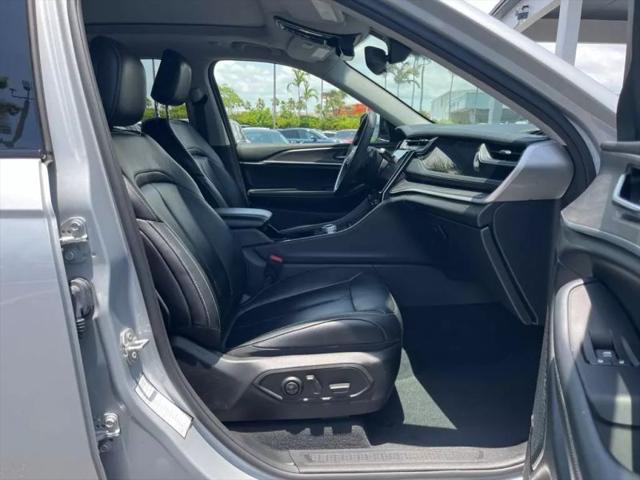 2023 Jeep Grand Cherokee Base