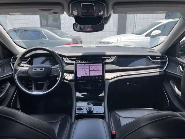 2023 Jeep Grand Cherokee Base