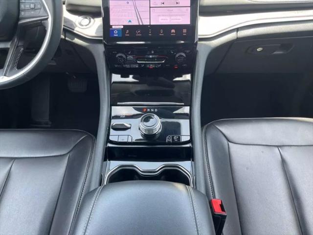 2023 Jeep Grand Cherokee Base