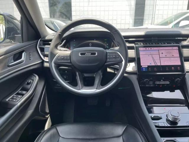 2023 Jeep Grand Cherokee Base