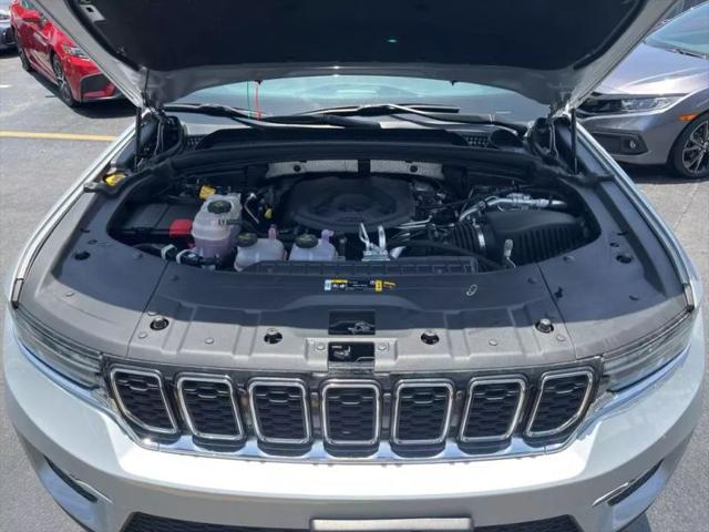 2023 Jeep Grand Cherokee Base