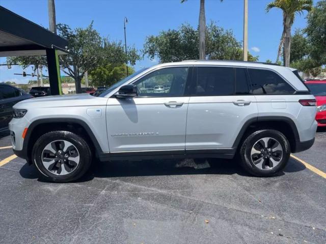 2023 Jeep Grand Cherokee Base