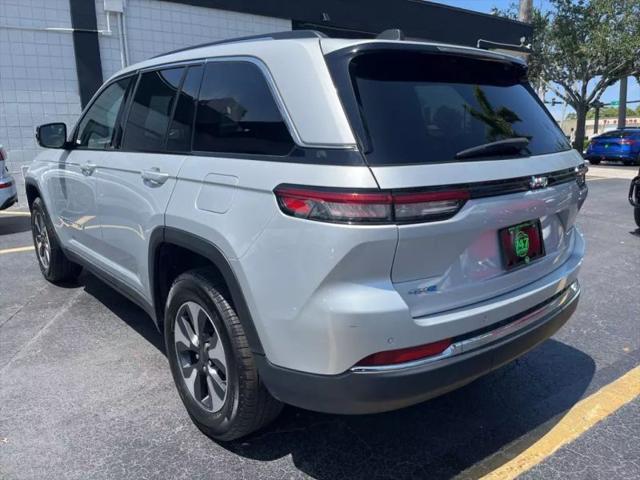 2023 Jeep Grand Cherokee Base