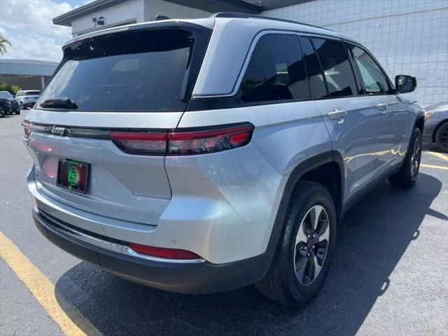 2023 Jeep Grand Cherokee Base