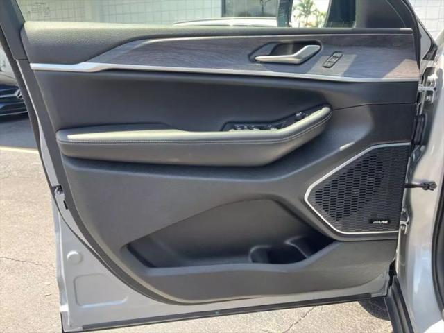 2023 Jeep Grand Cherokee Base