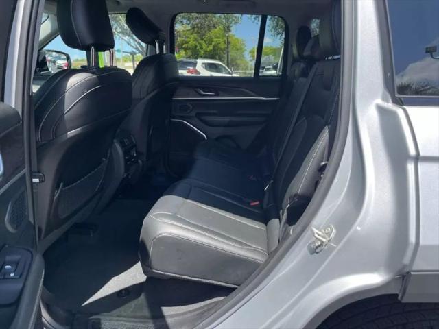 2023 Jeep Grand Cherokee Base