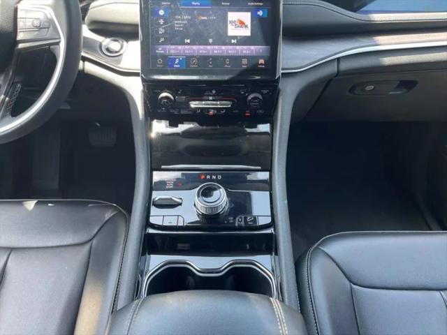 2023 Jeep Grand Cherokee Base