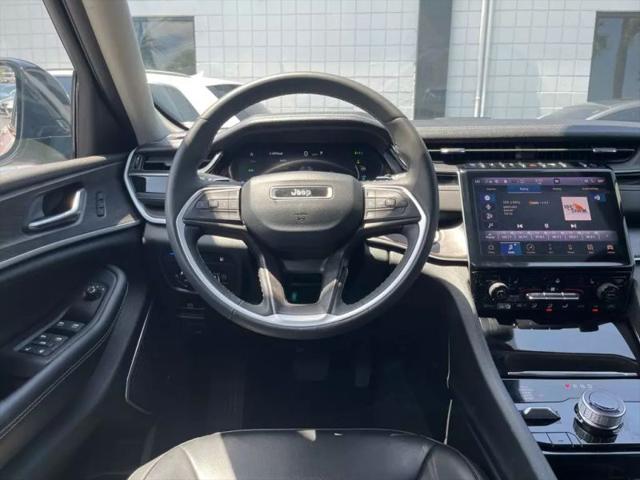 2023 Jeep Grand Cherokee Base