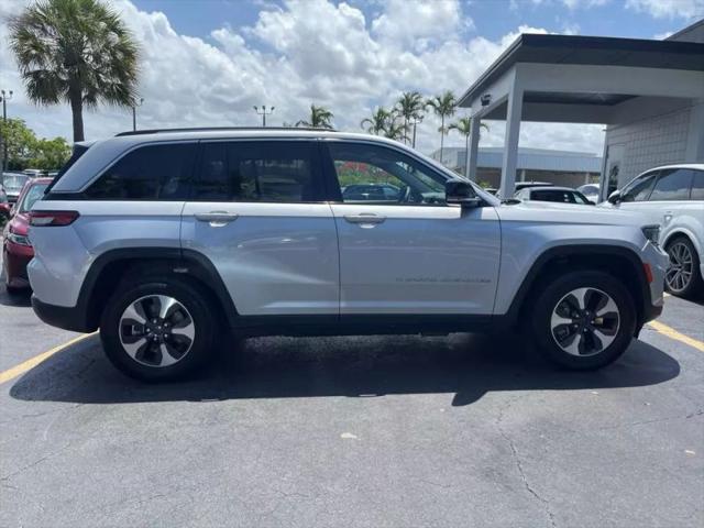 2023 Jeep Grand Cherokee Base