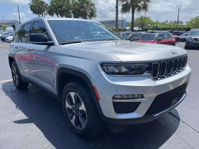 2023 Jeep Grand Cherokee Base