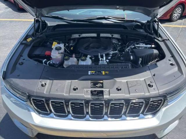 2023 Jeep Grand Cherokee Base
