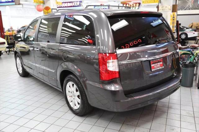 2016 Chrysler Town & Country Touring