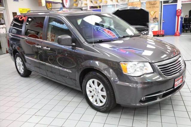 2016 Chrysler Town & Country Touring