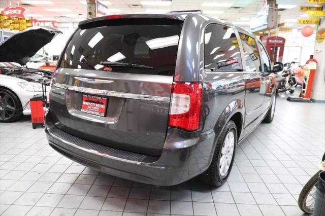 2016 Chrysler Town & Country Touring