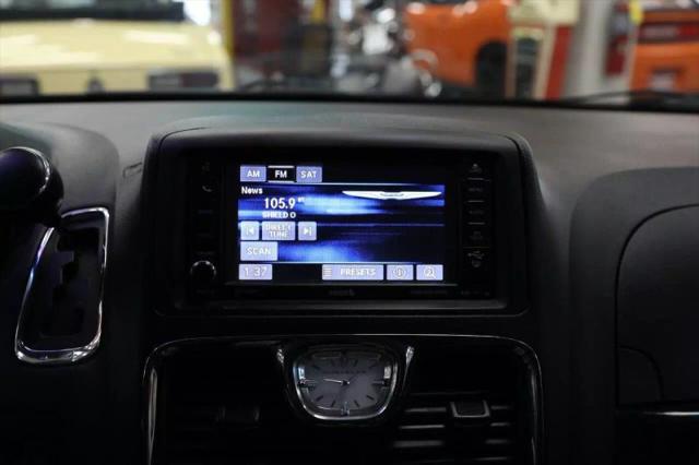 2016 Chrysler Town & Country Touring