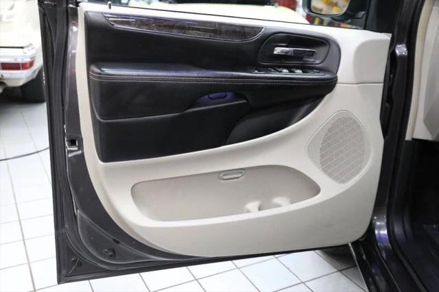 2016 Chrysler Town & Country Touring