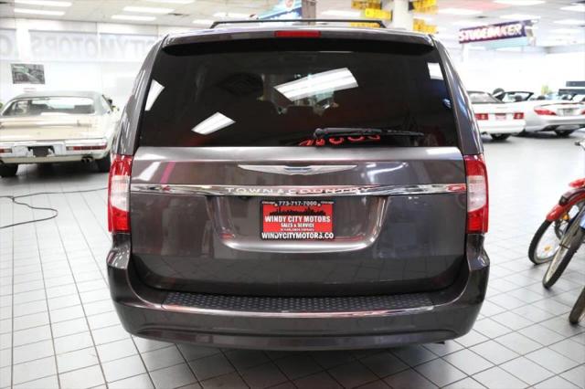 2016 Chrysler Town & Country Touring