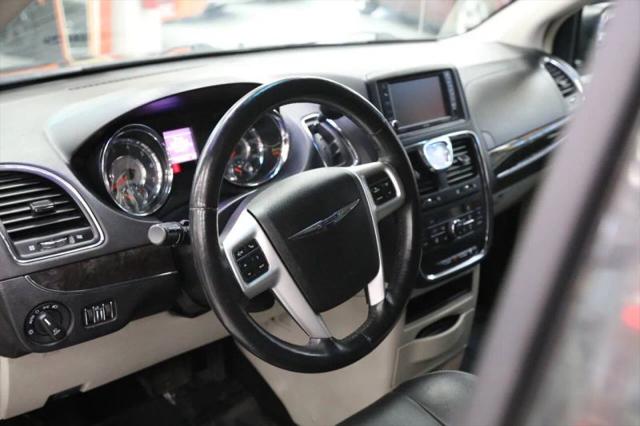 2016 Chrysler Town & Country Touring