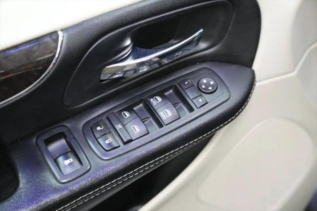 2016 Chrysler Town & Country Touring