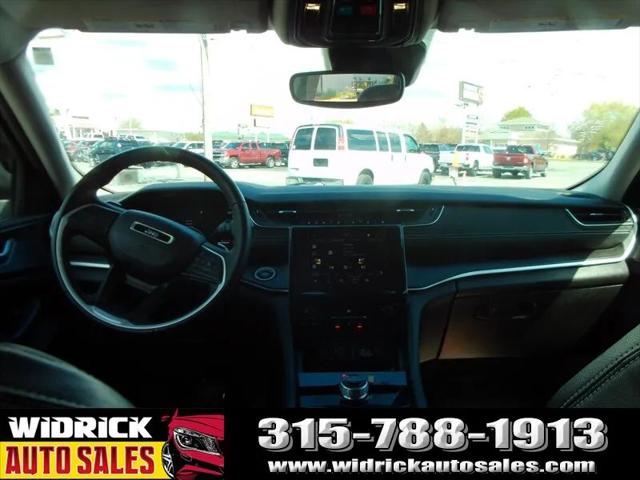 2023 Jeep Grand Cherokee Laredo 4x4