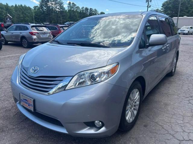 2015 Toyota Sienna XLE 8 Passenger