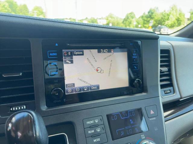2015 Toyota Sienna XLE 8 Passenger