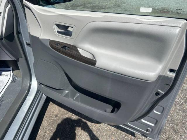 2015 Toyota Sienna XLE 8 Passenger