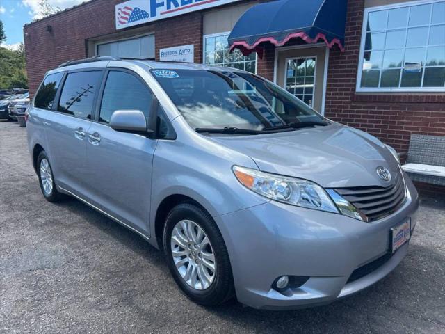 2015 Toyota Sienna XLE 8 Passenger