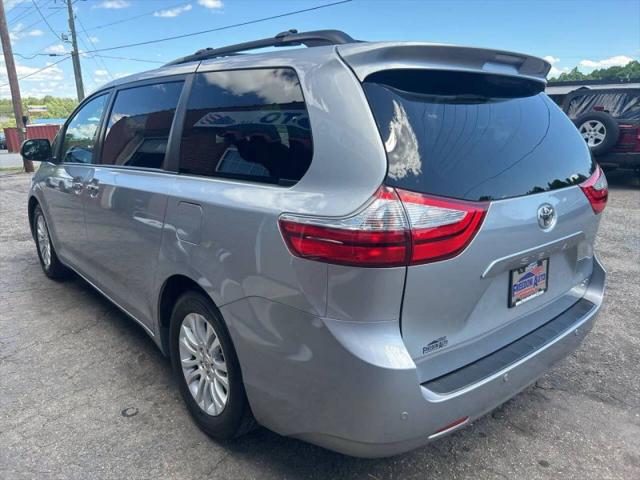 2015 Toyota Sienna XLE 8 Passenger
