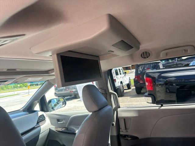 2015 Toyota Sienna XLE 8 Passenger