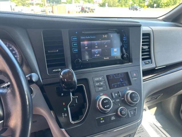 2015 Toyota Sienna XLE 8 Passenger