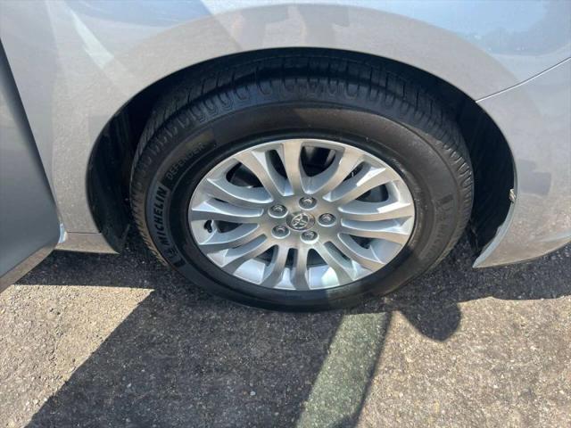 2015 Toyota Sienna XLE 8 Passenger
