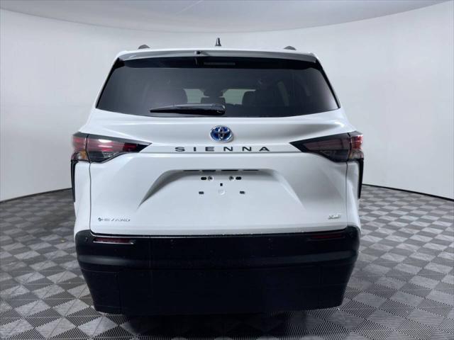 2025 Toyota Sienna XLE