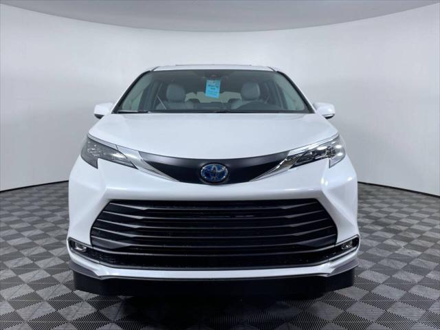 2025 Toyota Sienna XLE