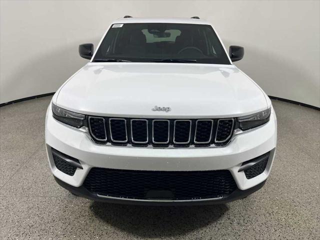 2025 Jeep Grand Cherokee GRAND CHEROKEE LAREDO X 4X4