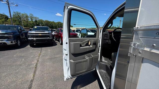 2025 Chevrolet Express Cutaway Work Van