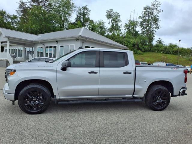 2022 Chevrolet Silverado 1500 4WD Crew Cab Short Bed Custom