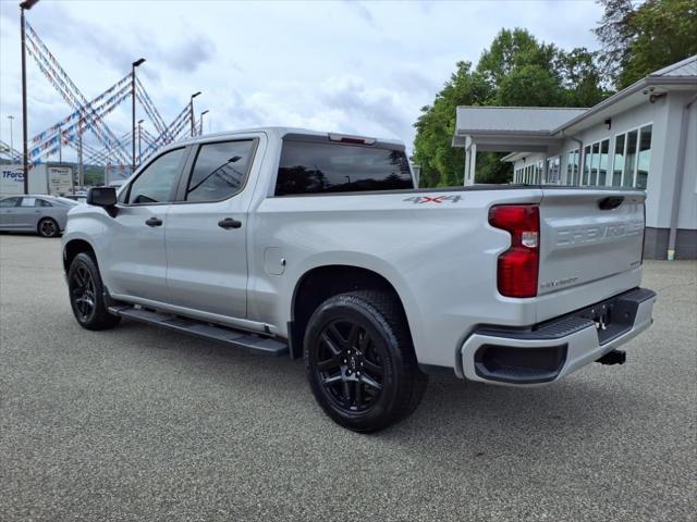 2022 Chevrolet Silverado 1500 4WD Crew Cab Short Bed Custom