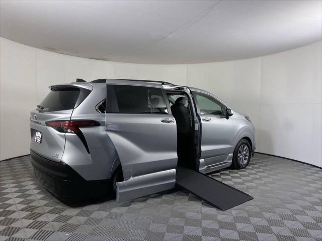 2022 Toyota Sienna XLE