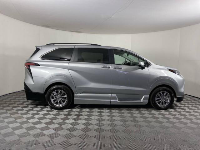 2022 Toyota Sienna XLE